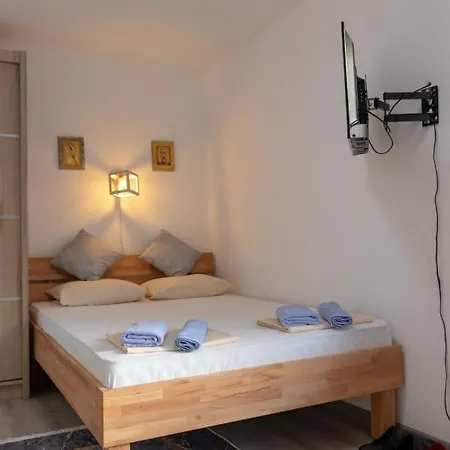 Pensión Orhideja 3*