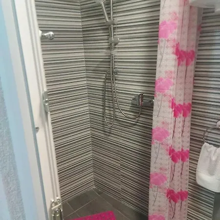 Orhideja Pensión 3*